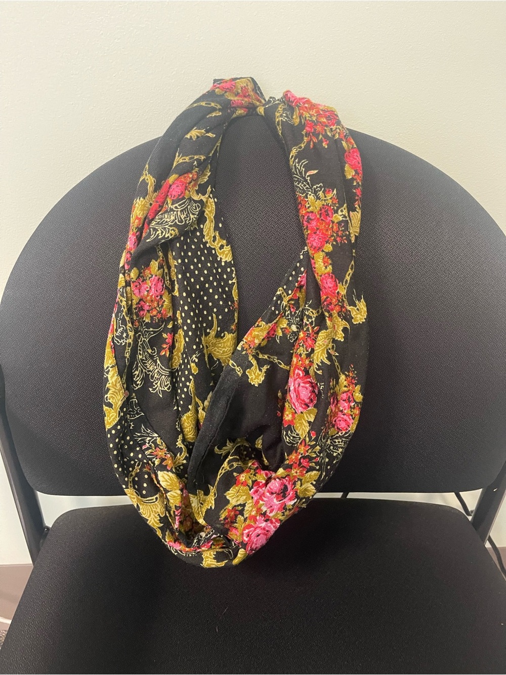 Romantic Baroque Chain & Floral Lightweight Scarf